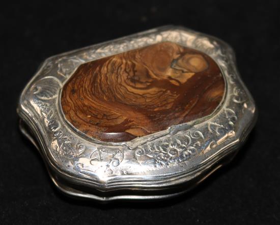 A Georgian engraved white metal and agate snuff box